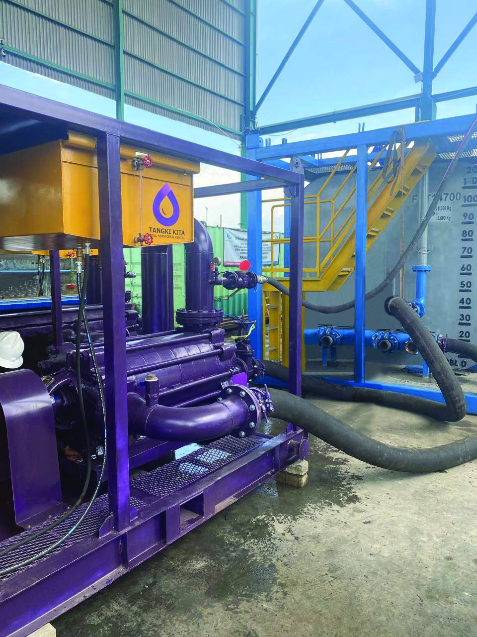Cement mixing plant equipment on location